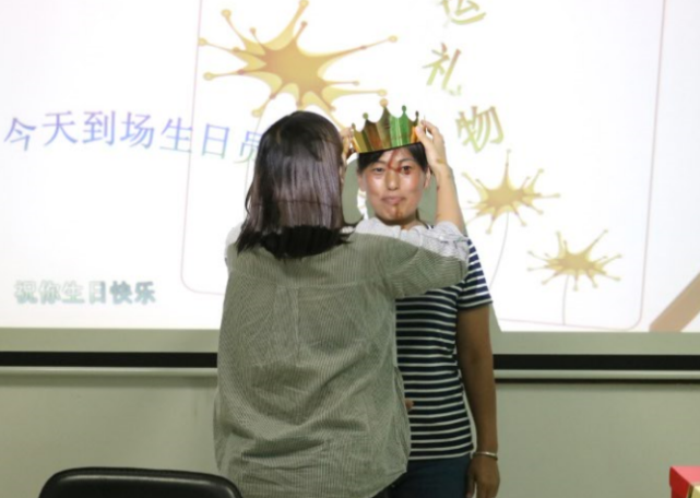 pg电子模拟器触摸屏厂家7月为员工们举行生日会